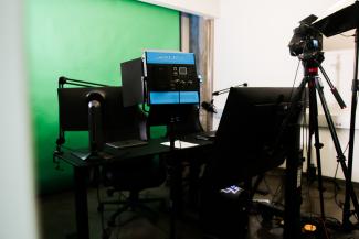 Camera and Greenscreen in the casting booth